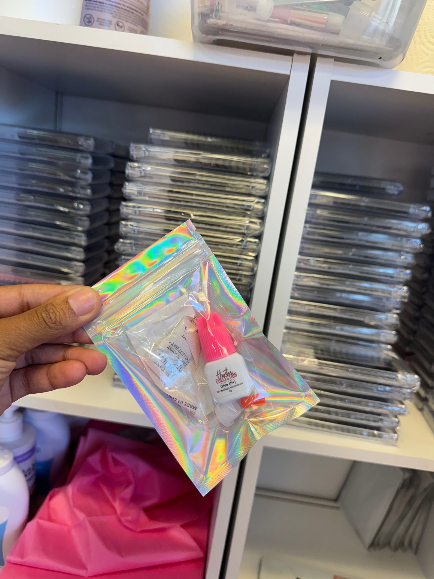 Individual eyelash extensions glue